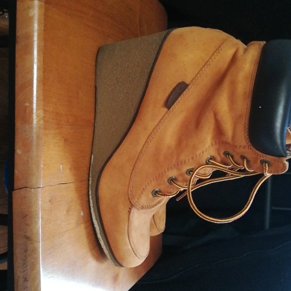 Boots - Picture 3 of 4